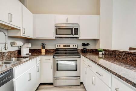 Apartamento Cozysuites - 2br With Direct Skybridge Access #7 Indianápolis